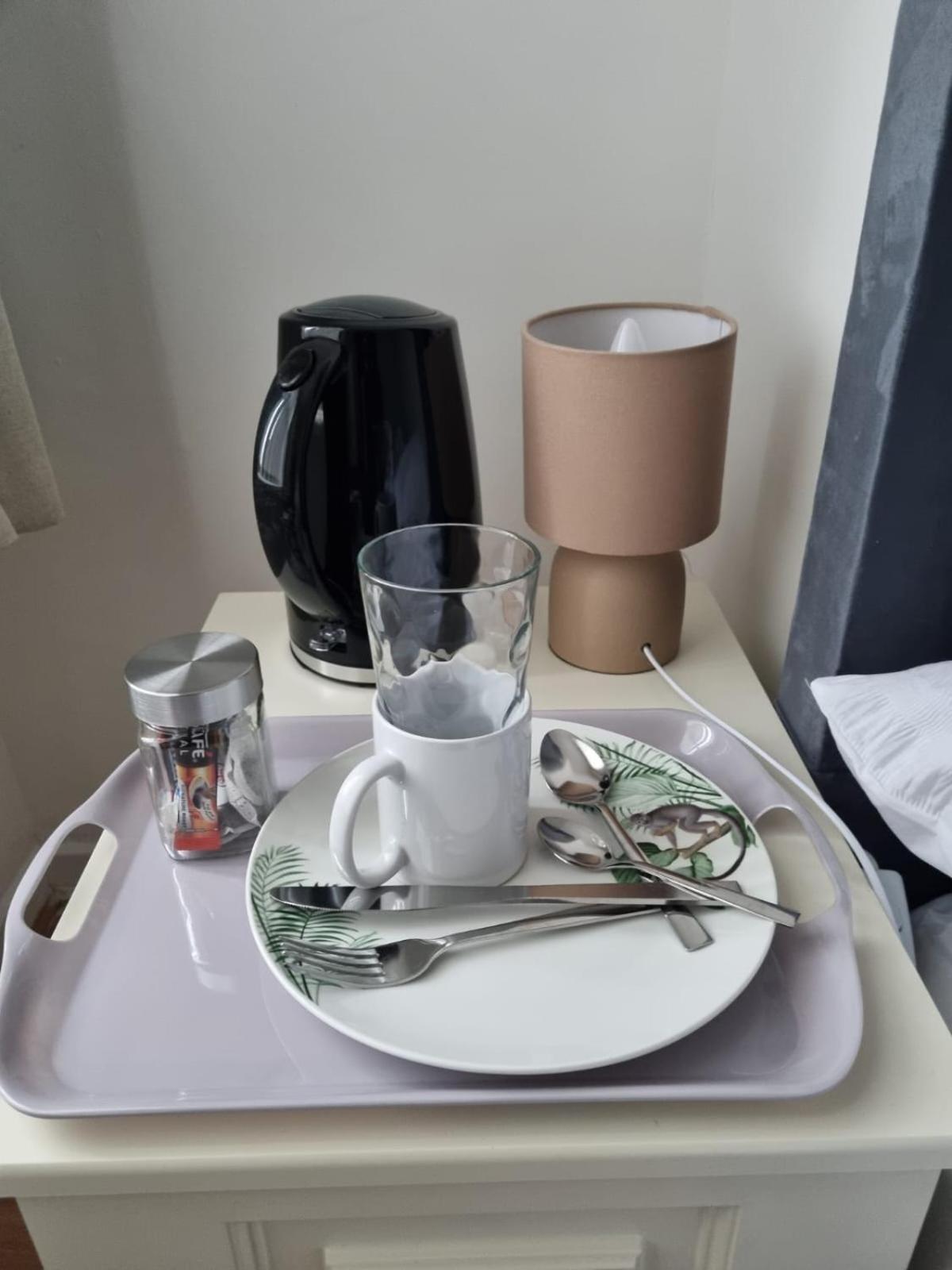 Majestic Inn بوتل المظهر الخارجي الصورة